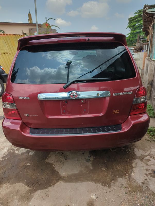 Main image of 2004 Toyota Highlander LTD